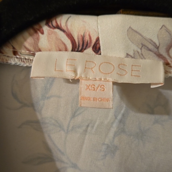 Le Rose Floral Patterned Short Robe Size XS/S - Picture 5 of 7
